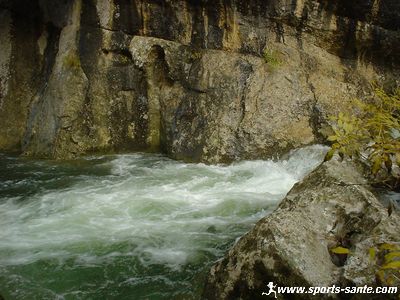 Photo des marmites géantes au Lamalou en crue